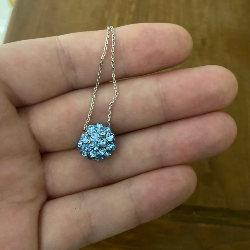 Sparkly blue necklace